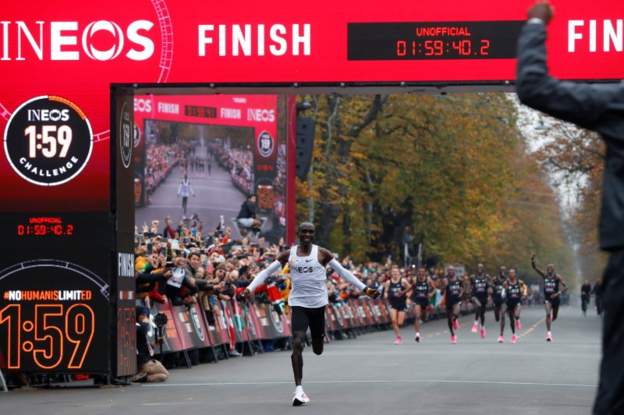 Under the two hours of the  historic Vienna marathon