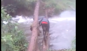 A scary bridge in Tetu that is a ticking time bomb