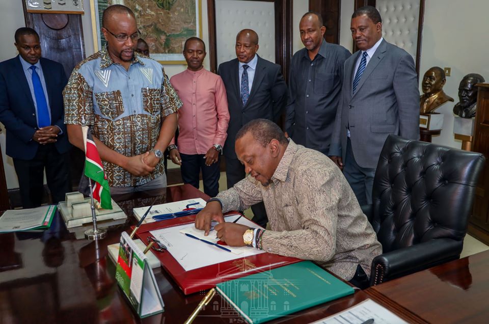 Uhuru signs Data Protection Bill into law, meets Amazon executives