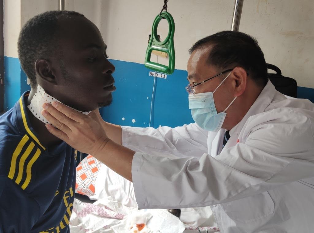 Chinese doctors restore hope at Ugandan hospital