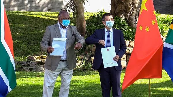 Cape Town receives Chinese donations to help fight COVID-19