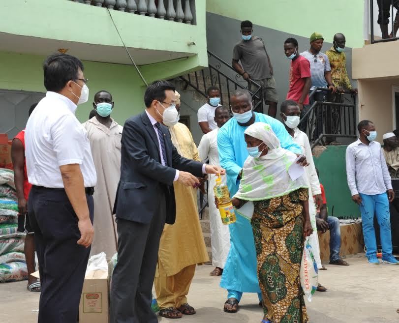 Chinese community in Ghana donates food, medical supplies to locals amid COVID-19 lockdown