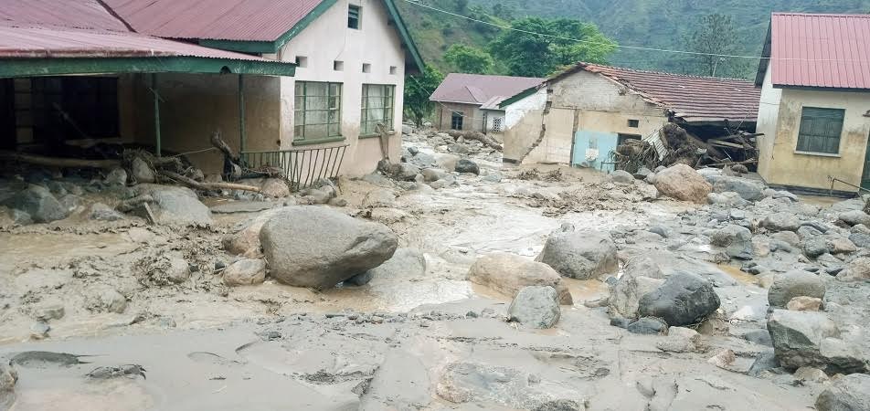 Flash floods kill 1, displace over 3,000 in western Uganda