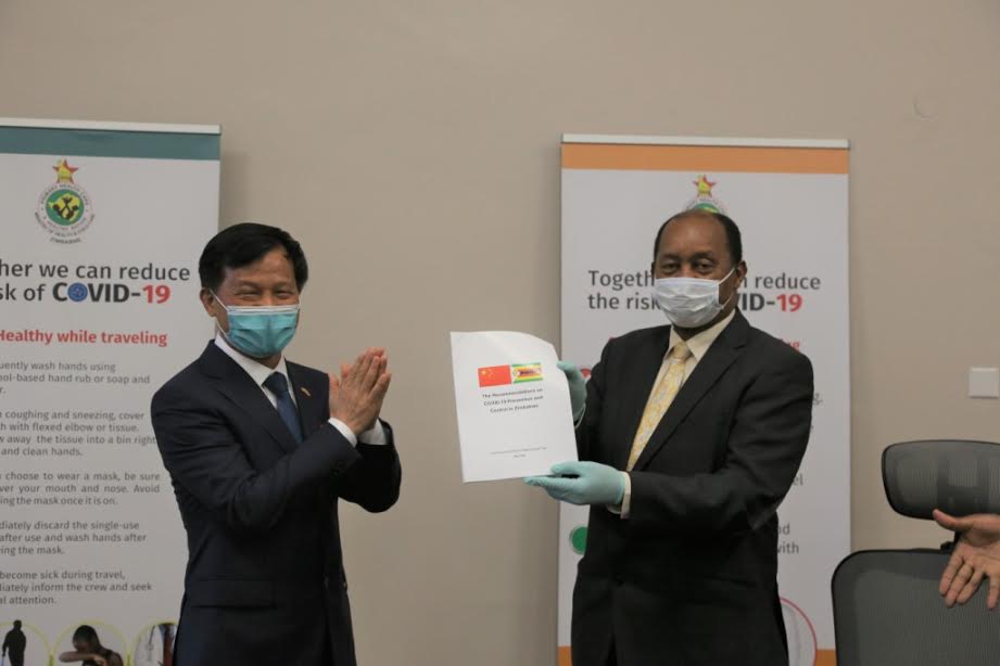 Zimbabwean president hails Chinese medical team for support in fighting COVID-19 pandemic
