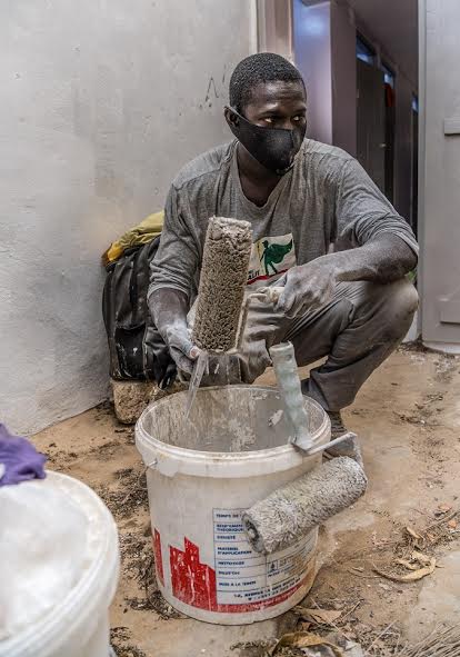 Senegalese civil society renovates toilets for girl students