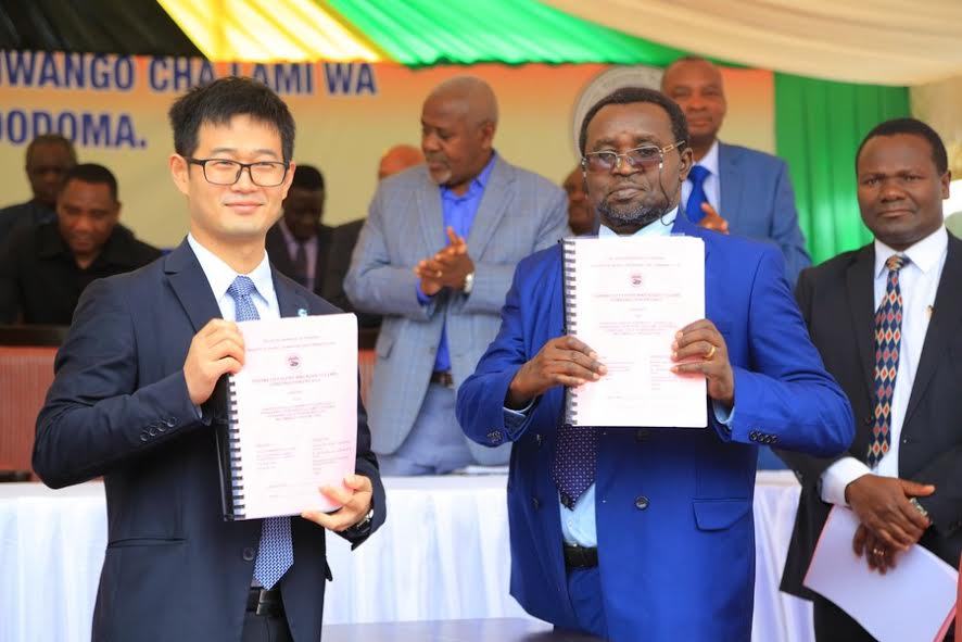 Tanzania signs road construction agreements with two Chinese firms