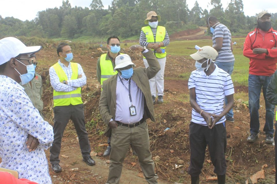 MP Wamacukuru ask contractors to speed-up road construction