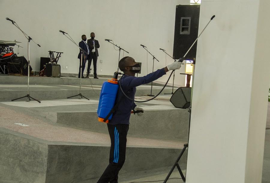 What helps Rwanda suppress COVID-19 early?