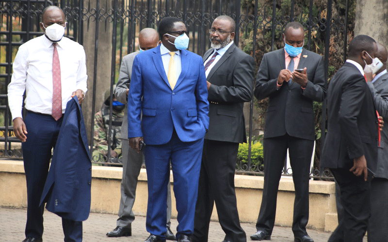 Senate names team to broker impasse
