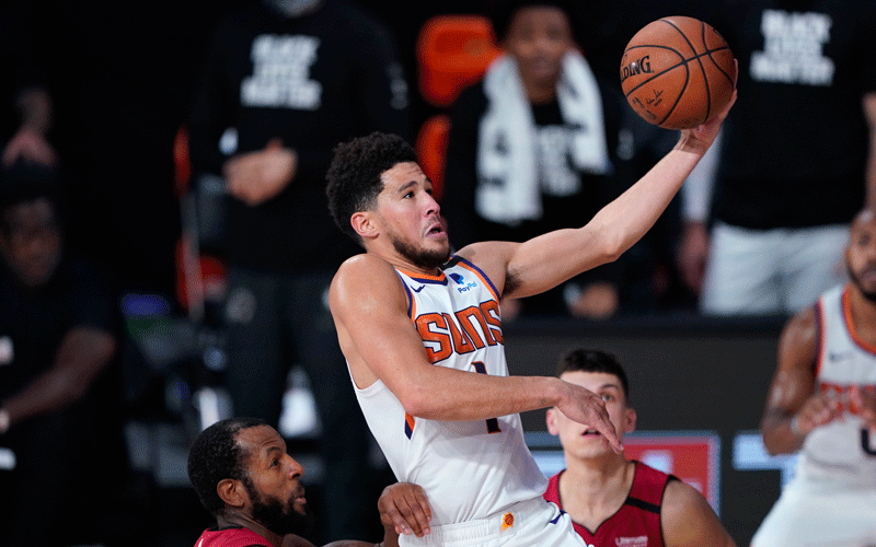 Booker extends Suns unbeaten streak
