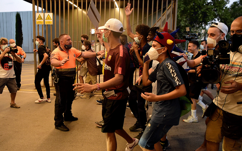 Furious club fans protest at Nou Camp over Argentine’s intended departure