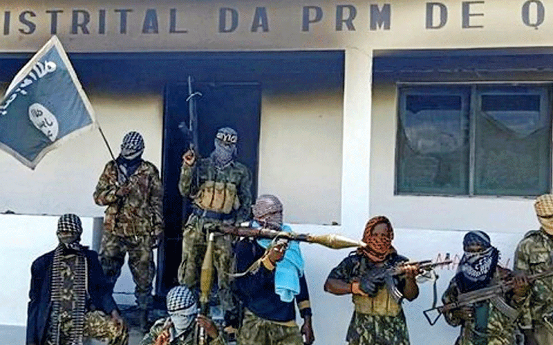 Troops surround port held by insurgents linked to Isis