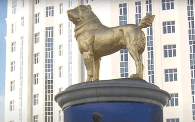 Leader’s giant gold statue of local dog