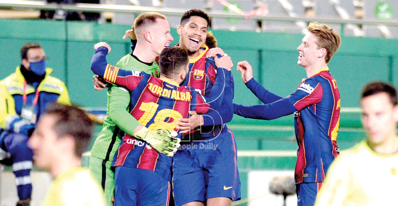 Barca reach Spanish Super Cup final after Ter Stegen penalty heroics