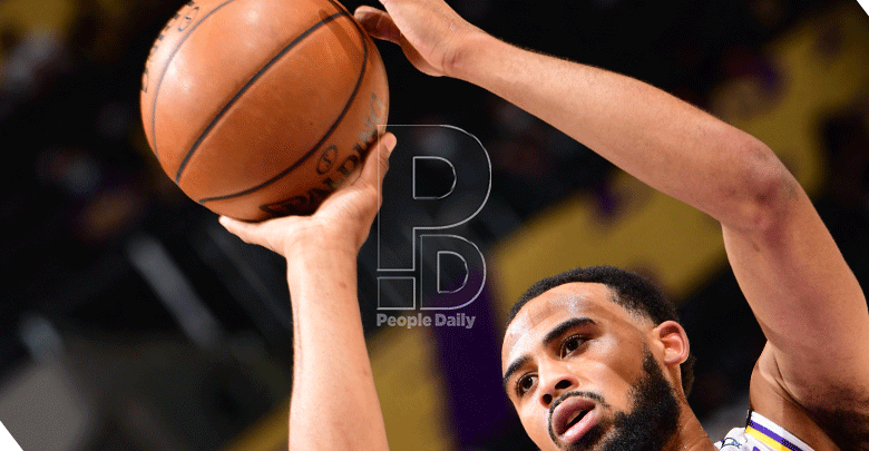 Last-gasp Lakers keep Knicks waiting for playoff berth
