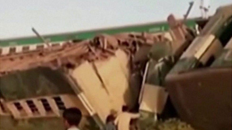 Pakistan train accident: 30 killed in Sindh collision