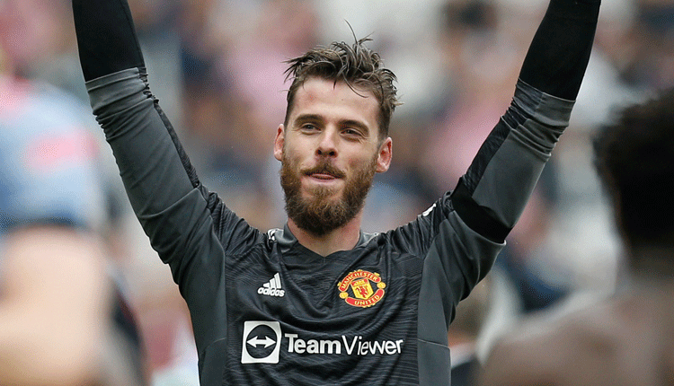 Late drama as de Gea saves penalty to deny West Ham draw