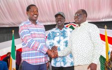 ODM leader Raila Odinga oversees a handshake between Meru governor Kiraitu Murungi and Agriculture CS Peter Munya at a past event. PHOTO/Courtesy