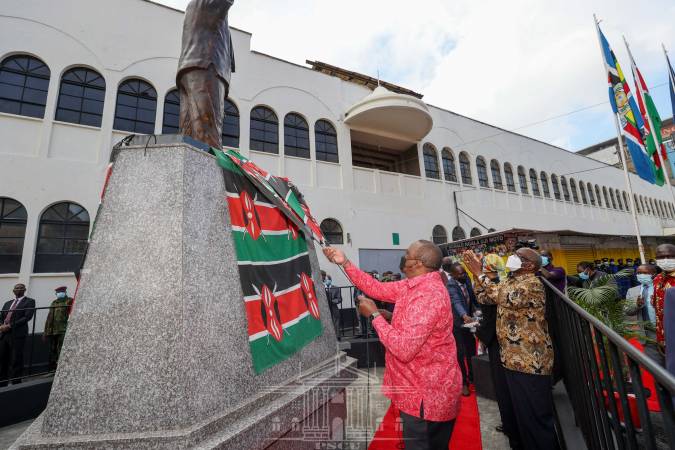 Uhuru tours Nairobi CBD after unveiling Ronald Ngala’s statue