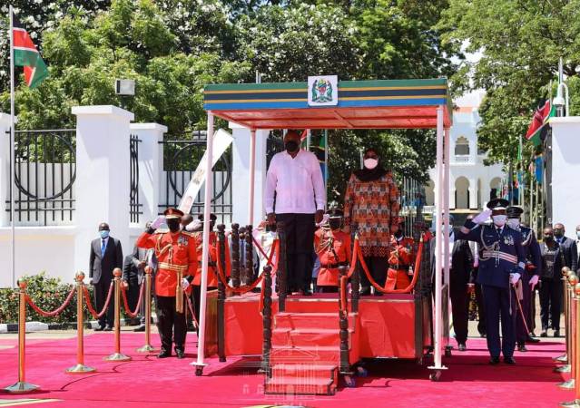 Samia Suluhu officially receives President Uhuru in his two-day state visit of Tanzania