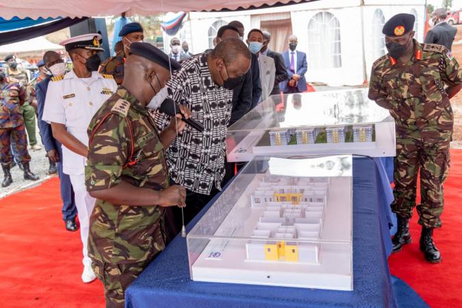 Uhuru unveils mega KDF housing project