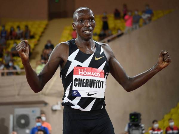 Cheruiyot starts journey to Oregon with convincing win