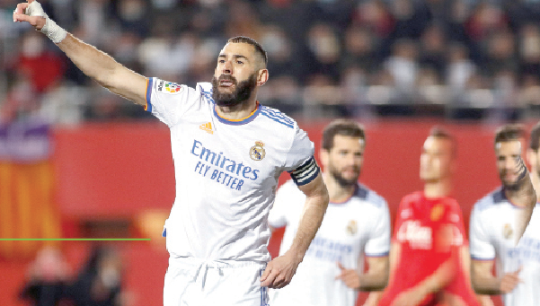 Benzema breaks French record but limps off ahead of Clasico