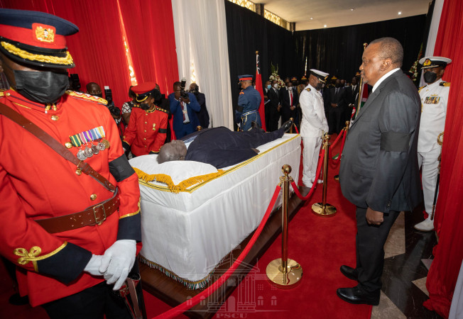 Senior citizens travel from far and wide to view leader’s body