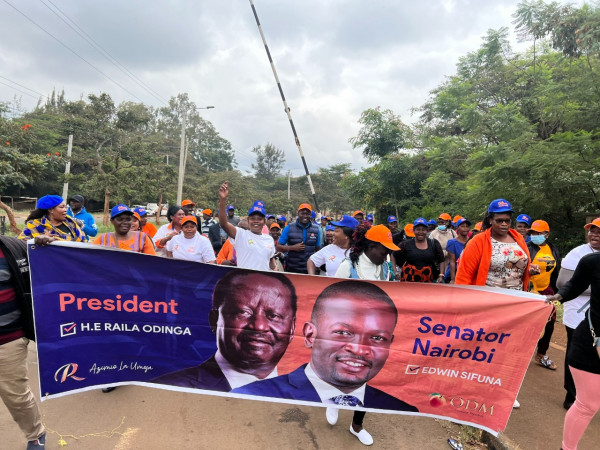 Edwin Sifuna's supporters escort him to IEBC offices 