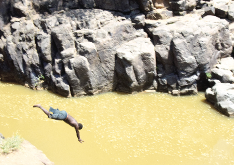 Youths dive into business at historic gorge