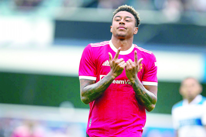 Hammers bid to retain Lingard after Man U departure