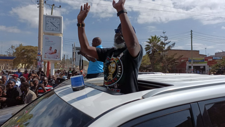 Roots Party Presidential candidate George Wajackoyah  campaigning in Narok Town on Sunday, July 24, 2022. PHOTO/George Sayagie