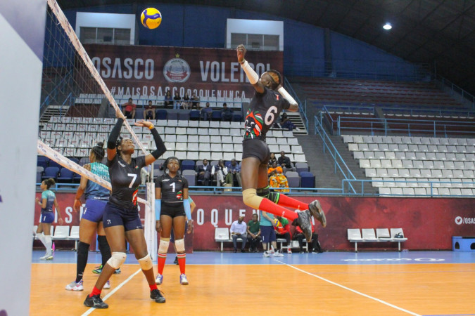 Malkia Strikers warming up before taking on Osasco Volleyball Club in the first build-up game of their Brazilian camp on Friday 15 June. PHOTO/ Kenya Volleyball Federation (KVF) 
