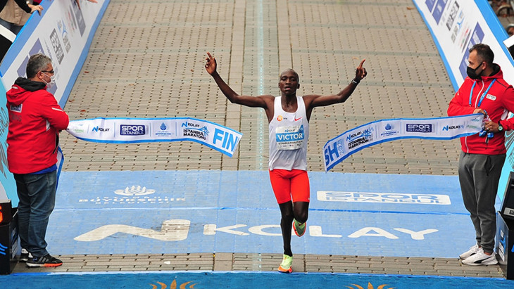 Victor Kiplangat goes wrong way in race but still wins Commonwealth Games gold