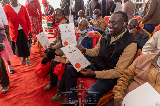 President Kenyatta issues 14,000 title deeds to residents of Kiambu