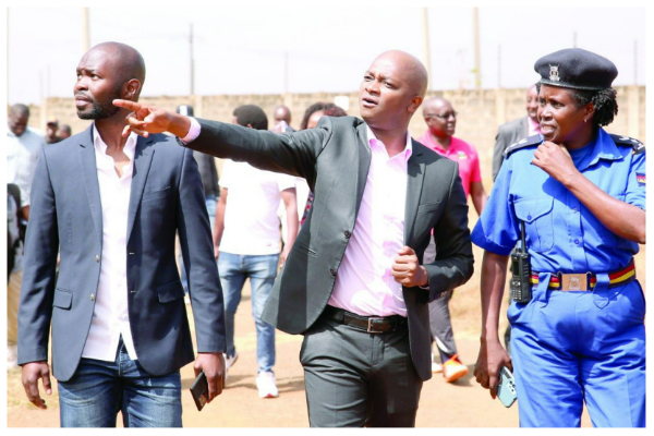 FKF president Nick Mwendwa (left) with one of the officers from Kasarani Police Station yesterday. PD/ RODGERS NDEGWA