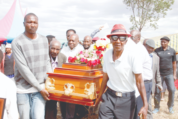 Emotions run high during boxing legend Waruinge’s burial in Njoro