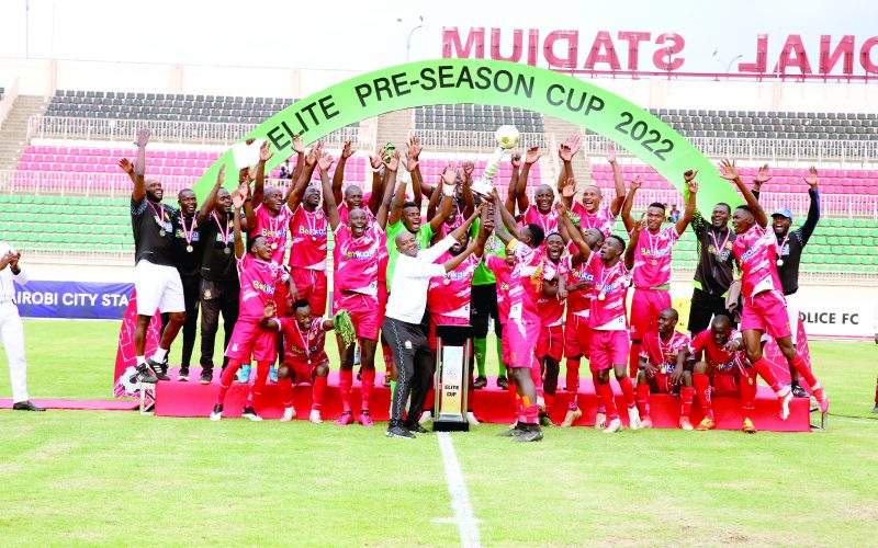 FKF President Nick Mwendwa (centre) hands the trophy to Kenya Police FC captain Duke Abuya after the side won the Elite Cup tournament in the finals held at the Nyayo National Stadium. PD/ROGERS NDEGWA