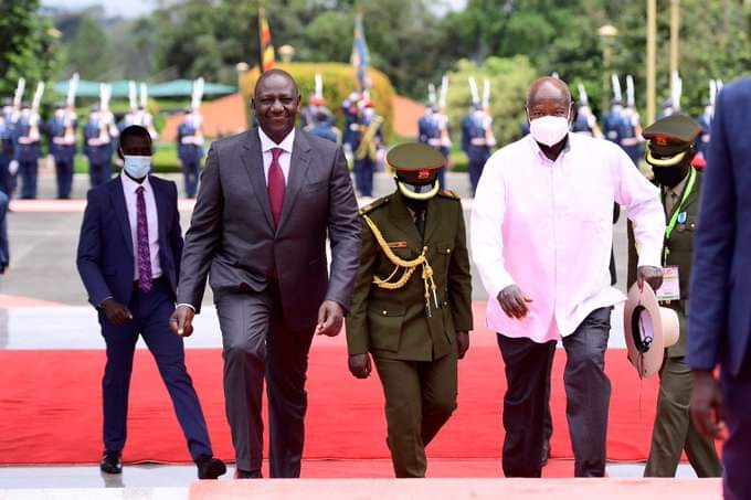 Museveni receives Ruto in Entebbe ahead of Uganda’s Independence Day Celebrations