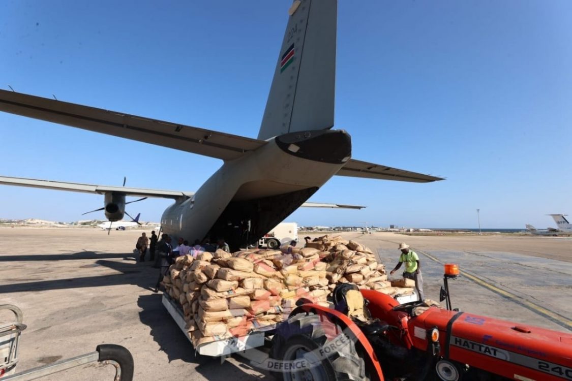 Kenya donates food to Somalia