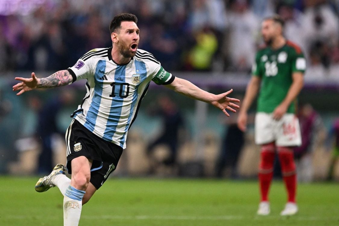 Argentina beat Mexico to keep World Cup hopes alive