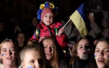 Ukraine war: Celebrations as Kyiv takes back key Kherson city from Russia