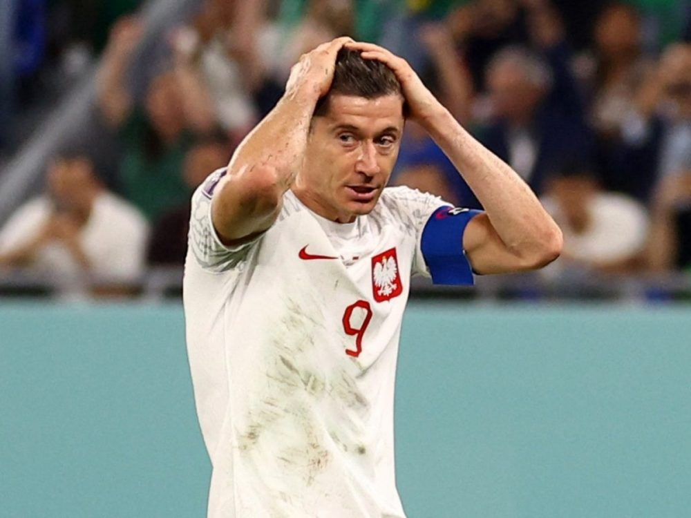 Lewandowski misses penalty as Poland settles for frustrating draw with Mexico