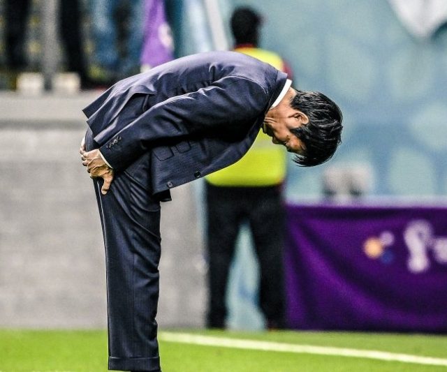 Japan's coach bows down and thanks the crowd despite losing a tense match against Croatia on penalties.
