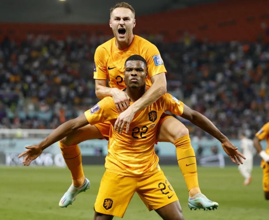 Netherlands become first team to advance to World Cup quarters after beating US