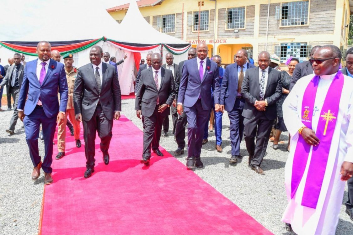 ‘Sahau handshake’ – Ruto fires back at Raila over vote rigging claims