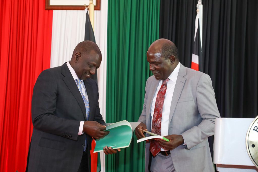 Chebukati hands over IEBC exit report to Ruto