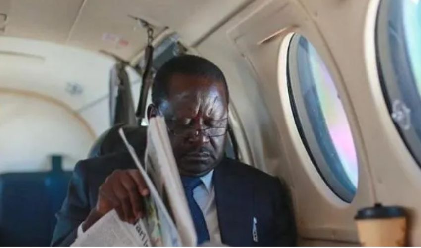 Raila jets to South Africa for one-week visit