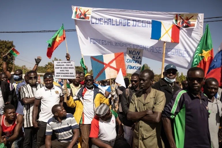 Burkina Faso gives French troops one month to leave