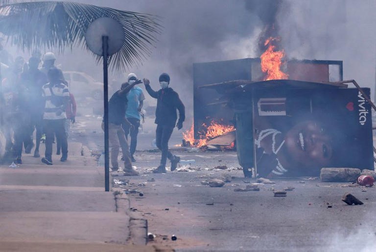 Police clamp on protestors as Senegal opposition masses